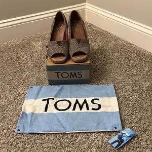 Toms Brown Metallic Herringbone Wedges